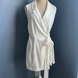 NWT- Abercrombie and Fitch White Dress- SmallP